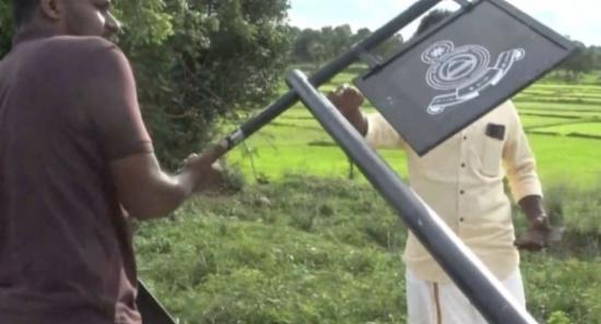 Valachchenai PS Told to Reinstall Name Boards